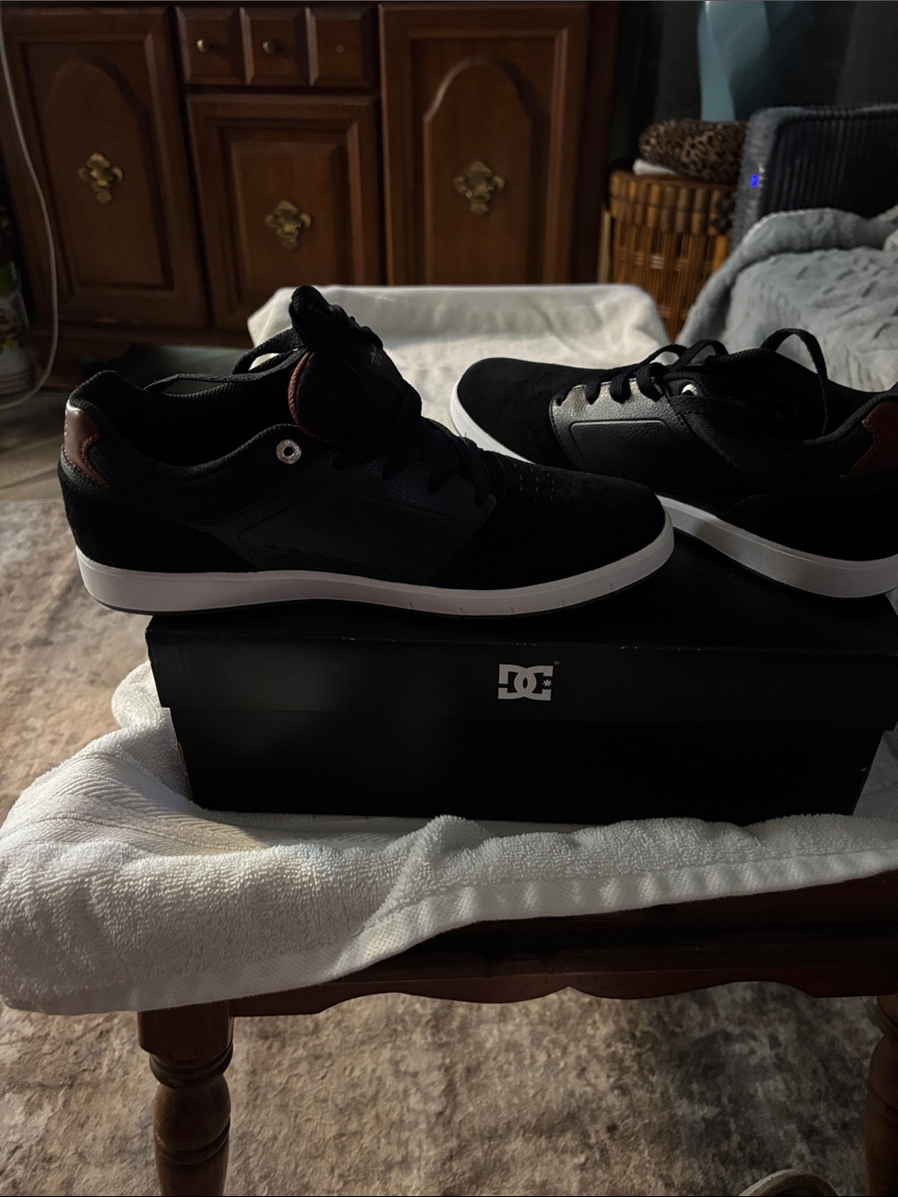 DC Men’s Black Sneakers with Brown Heel Detail